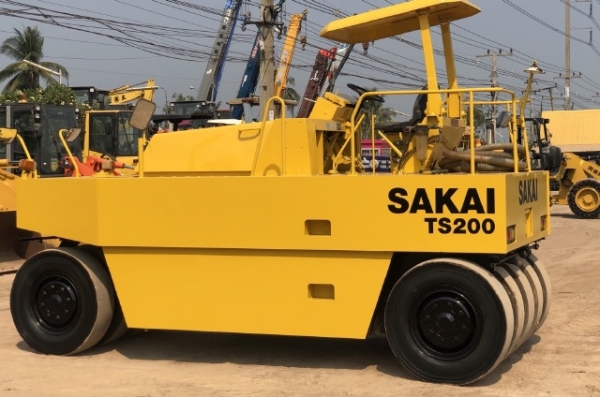 ขายรถบด 9 ล้อ SAKAI TS200 (3,XXX ชั่วโมง) นำเข้าเองจากญี่ปุ่น สภาพสวยพร้อมใช้ มีVDOการทำงานครับ