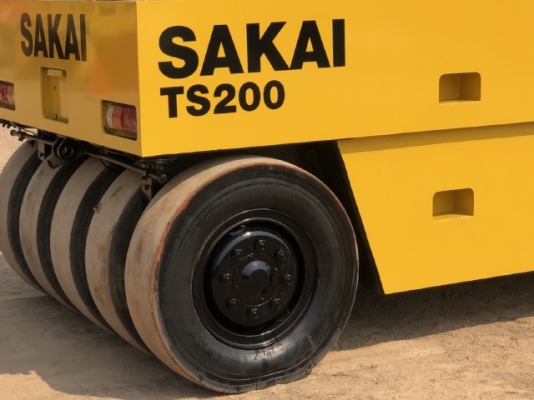 ขายรถบด 9 ล้อ SAKAI TS200 (3,XXX ชั่วโมง) นำเข้าเองจากญี่ปุ่น สภาพสวยพร้อมใช้ มีVDOการทำงานครับ