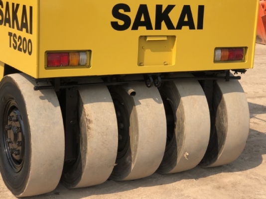 ขายรถบด 9 ล้อ SAKAI TS200 (3,XXX ชั่วโมง) นำเข้าเองจากญี่ปุ่น สภาพสวยพร้อมใช้ มีVDOการทำงานครับ