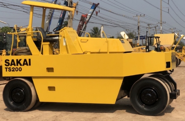 ขายรถบด 9 ล้อ SAKAI TS200 (3,XXX ชั่วโมง) นำเข้าเองจากญี่ปุ่น สภาพสวยพร้อมใช้ มีVDOการทำงานครับ