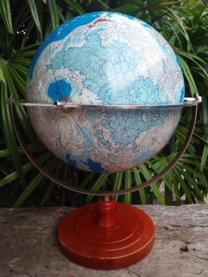 ลูกโลกตั้งโต๊ะเก่า ภาษาญี่ปุ่น ฐานไม้กลึง ขนาดใหญ่ เอาไปตั้งโชว์ แต่งบ้าน จัดมุมตกแต่งร้านกาแฟ