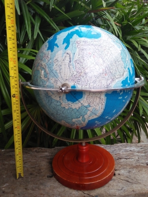 ลูกโลกตั้งโต๊ะเก่า ภาษาญี่ปุ่น ฐานไม้กลึง ขนาดใหญ่ เอาไปตั้งโชว์ แต่งบ้าน จัดมุมตกแต่งร้านกาแฟ