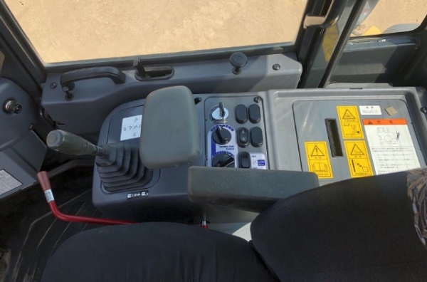 ขายรถตักล้อยาง KOMATSU WA200-6 ปี 2013 นำเข้าเองจากญี่ปุ่น สภาพสวยพร้อมใช้ มีVDOการทำงานครับ