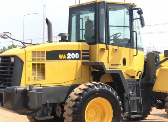 ขายรถตักล้อยาง KOMATSU WA200-6 ปี 2013 นำเข้าเองจากญี่ปุ่น สภาพสวยพร้อมใช้ มีVDOการทำงานครับ