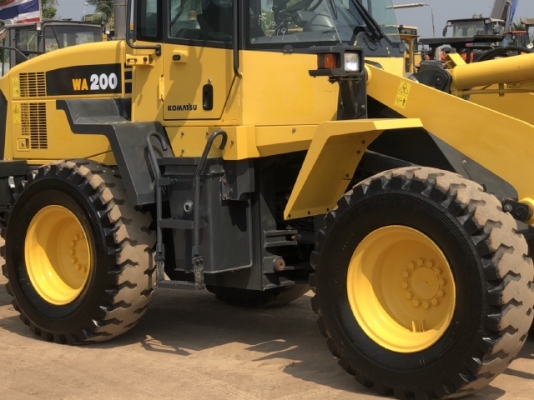 ขายรถตักล้อยาง KOMATSU WA200-6 ปี 2013 นำเข้าเองจากญี่ปุ่น สภาพสวยพร้อมใช้ มีVDOการทำงานครับ