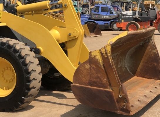 ขายรถตักล้อยาง KOMATSU WA200-6 ปี 2013 นำเข้าเองจากญี่ปุ่น สภาพสวยพร้อมใช้ มีVDOการทำงานครับ