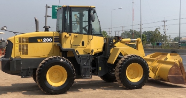 ขายรถตักล้อยาง KOMATSU WA200-6 ปี 2013 นำเข้าเองจากญี่ปุ่น สภาพสวยพร้อมใช้ มีVDOการทำงานครับ