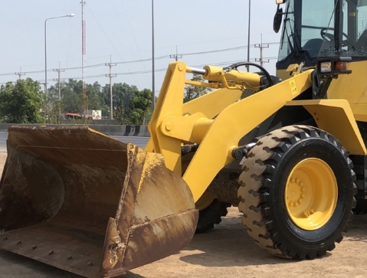 ขายรถตักล้อยาง KOMATSU WA200-6 ปี 2013 นำเข้าเองจากญี่ปุ่น สภาพสวยพร้อมใช้ มีVDOการทำงานครับ