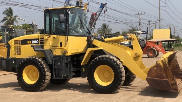 ขายรถตักล้อยาง KOMATSU WA200-6 ปี 2013 นำเข้าเองจากญี่ปุ่น สภาพสวยพร้อมใช้ มีVDOการทำงานครับ