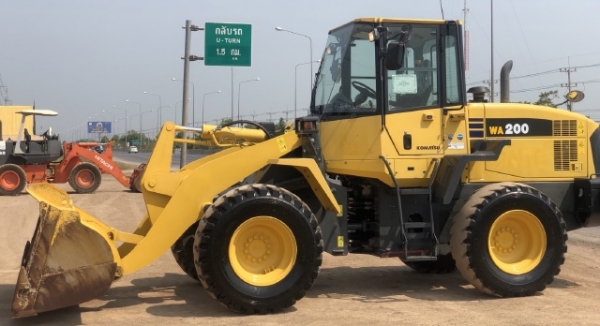 ขายรถตักล้อยาง KOMATSU WA200-6 ปี 2013 นำเข้าเองจากญี่ปุ่น สภาพสวยพร้อมใช้ มีVDOการทำงานครับ