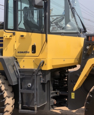 ขายรถตักล้อยาง KOMATSU WA200-6 ปี 2013 นำเข้าเองจากญี่ปุ่น สภาพสวยพร้อมใช้ มีVDOการทำงานครับ