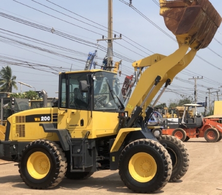 ขายรถตักล้อยาง KOMATSU WA200-6 ปี 2013 นำเข้าเองจากญี่ปุ่น สภาพสวยพร้อมใช้ มีVDOการทำงานครับ