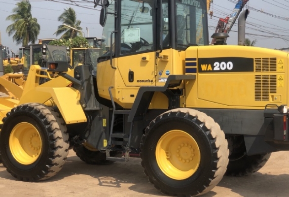 ขายรถตักล้อยาง KOMATSU WA200-6 ปี 2013 นำเข้าเองจากญี่ปุ่น สภาพสวยพร้อมใช้ มีVDOการทำงานครับ