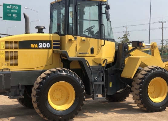 ขายรถตักล้อยาง KOMATSU WA200-6 ปี 2013 นำเข้าเองจากญี่ปุ่น สภาพสวยพร้อมใช้ มีVDOการทำงานครับ