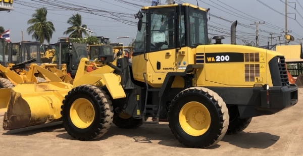 ขายรถตักล้อยาง KOMATSU WA200-6 ปี 2013 นำเข้าเองจากญี่ปุ่น สภาพสวยพร้อมใช้ มีVDOการทำงานครับ