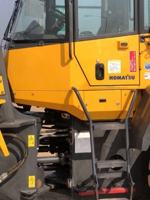 ขายรถตักล้อยาง KOMATSU WA320-6 ปี 2013 นำเข้าเองจากญี่ปุ่น สภาพสวยพร้อมใช้ มีVDOการทำงานครับ