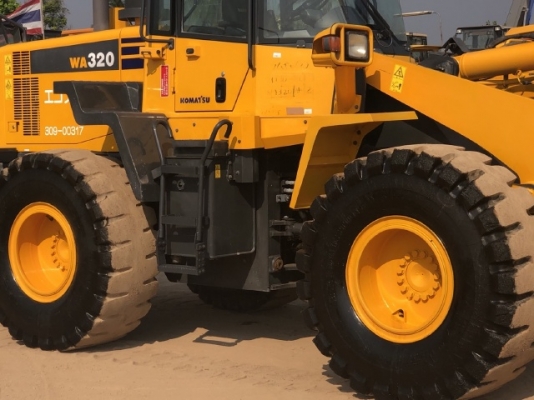 ขายรถตักล้อยาง KOMATSU WA320-6 ปี 2013 นำเข้าเองจากญี่ปุ่น สภาพสวยพร้อมใช้ มีVDOการทำงานครับ