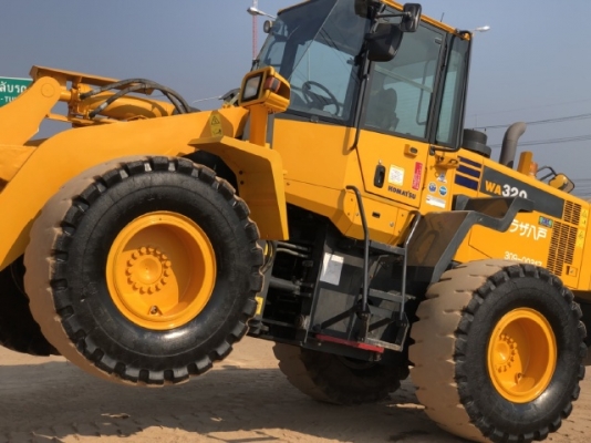 ขายรถตักล้อยาง KOMATSU WA320-6 ปี 2013 นำเข้าเองจากญี่ปุ่น สภาพสวยพร้อมใช้ มีVDOการทำงานครับ