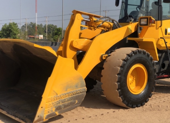 ขายรถตักล้อยาง KOMATSU WA320-6 ปี 2013 นำเข้าเองจากญี่ปุ่น สภาพสวยพร้อมใช้ มีVDOการทำงานครับ