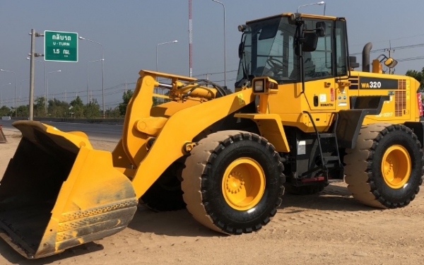 ขายรถตักล้อยาง KOMATSU WA320-6 ปี 2013 นำเข้าเองจากญี่ปุ่น สภาพสวยพร้อมใช้ มีVDOการทำงานครับ