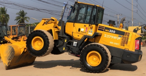 ขายรถตักล้อยาง KOMATSU WA320-6 ปี 2013 นำเข้าเองจากญี่ปุ่น สภาพสวยพร้อมใช้ มีVDOการทำงานครับ