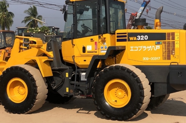 ขายรถตักล้อยาง KOMATSU WA320-6 ปี 2013 นำเข้าเองจากญี่ปุ่น สภาพสวยพร้อมใช้ มีVDOการทำงานครับ