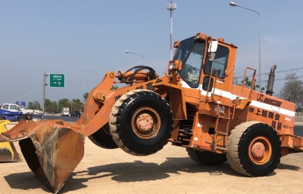 ขายรถตักล้อยาง KOMATSU WA350-1 นำเข้าเองจากญี่ปุ่น สภาพสวยพร้อมใช้ มีVDOการทำงานครับ