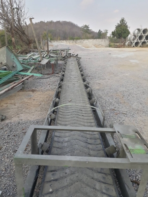 สายพานลำเลียง และกรวยใส่หิน ทราย สายพานลำเลียง และกรวยใส่หิน ทราย