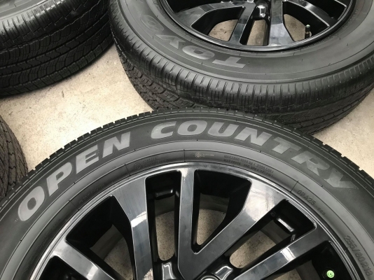 แม็กป้ายแดง Nissan Navara Caliber NP300 Black Edition ขอบ 18 พร้อมยางใหม่ป้ายแดง 255-60-18 Toyo ปลายปี 19 สวยกริ๊บ