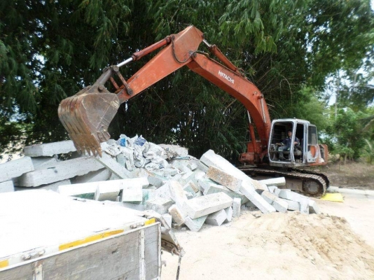 ขายด่วน!!! แบคโฮ HITACHI รุ่น EX200-2 จำนวน 6 สูบ  เดินไลน์แย็กแล้วเรียบร้อย