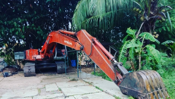 ขายด่วน!!! แบคโฮ HITACHI รุ่น EX200-2 จำนวน 6 สูบ  เดินไลน์แย็กแล้วเรียบร้อย