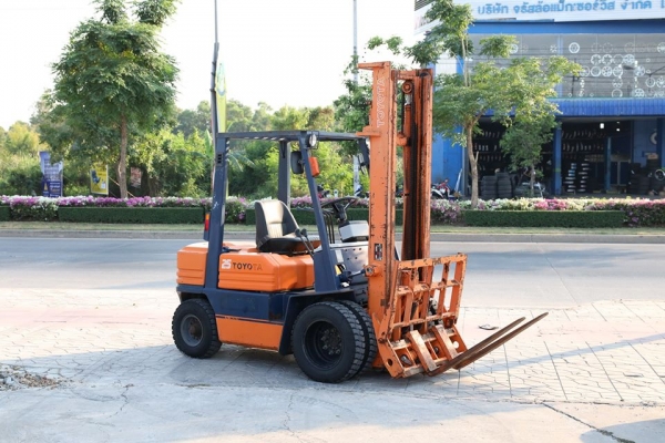 Toyota 5FD25 งาเท ยก2.5ตัน เสาสูง4เมตร เครื่องยนต์ดีเซล1Z รถนอกนำเข้า