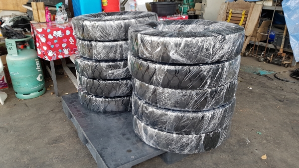 ขายยางลม รถยกโฟล์คลิฟท์ ขนาด 600-15 ,28&times;9-15 , 700-12 ,650-10,600-9 ติดต่อ 0875571891 รุทครับ