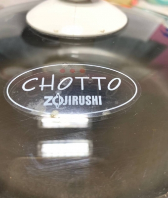 300 บ.ส่งถึงบ้านฟรี โทร 083-2000058 LINE ID: line832923 กะทะไฟฟ้าเคลื่อบเทปรอนยี่ห้อ ZOJIRUSHI หมุนปรับระดับความร้อนได้ ใช้ไฟ 100 V.