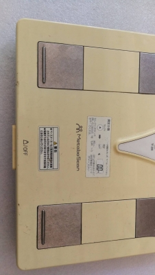 200 บ.ส่งถึงบ้านฟรี โทร 083-2000058 LINE ID: line832923 เครื่องชั่งน้ำหนักตัวแบบขึ้นยืนชั่ง ยี่ห้อ TANITA