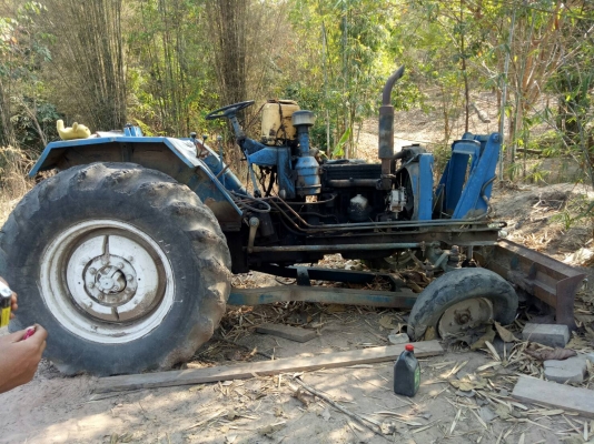 รถไถ ขายตามสภาพ เครื่อง 4สูบ ใบดัน ไม่มีหาง