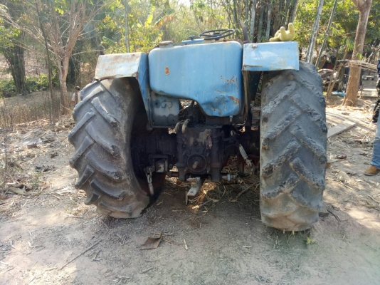 รถไถ ขายตามสภาพ เครื่อง 4สูบ ใบดัน ไม่มีหาง
