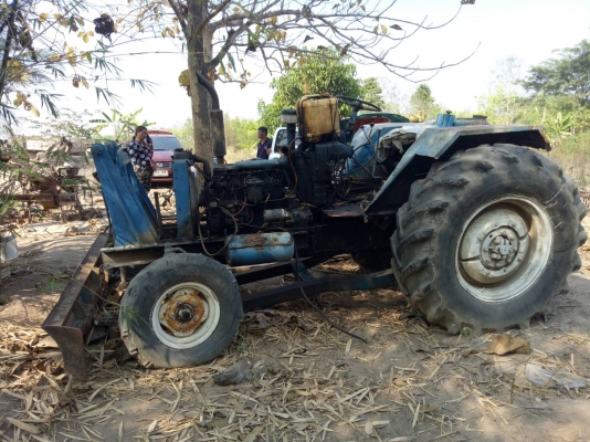 รถไถ ขายตามสภาพ เครื่อง 4สูบ ใบดัน ไม่มีหาง