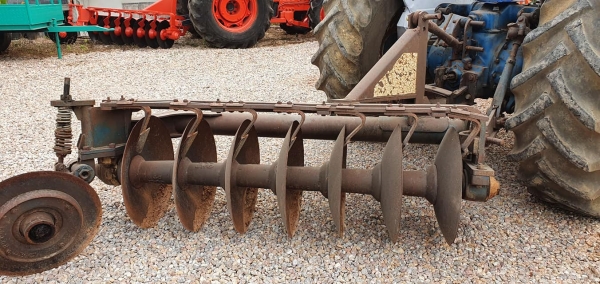 ขายรถไถ FORRD 77 พร้อมอุปกรณ์ดันหน้า+ผาน7 CMT มีทะเบียนครบพร้อมโอน ราคา 188,000 ต่อรองได้ครับ **แถมขนส่งให้ฟรี 300กม. สามย่านแทรคเตอร์ โทร/ไลน์ 0897489639 ,0899347475 (อ.แกลง ระยอง )