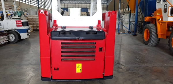 รถตักเอนกประสงค์ TCM BOBCAT 605 เครื่องยนต์คูโบต้า 4 สูบ ระบบขับเคลื่อน 4 ล้อ นำเข้าจากญี่ปุ่น อายุก