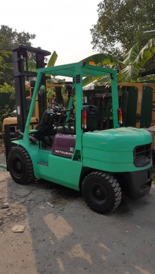+++ ขายโฟล์คลิฟท์ MITSUBISHI FD30  ขนาด 3  ตัน  เครื่องยนต์ดีเซล  เสา 4  เมตร  เกียร์ธรรมดา  งา 1,070  มม.  ยางตันใหม่ครับ