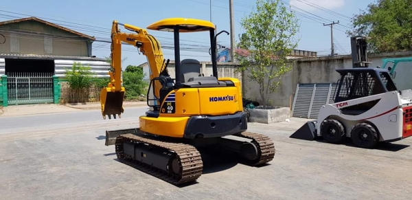 KOMATSU PC40MR-3 year2013 เก่านอกสภาพดี เครื่องยนต์4D88E เดินเรียบทำงานคล่องตัว พร้อมไลน์เจาะ ช่วงล่างดีเฟรมสวย ใบเต็มข้อเต็ม เดินนิ่มวิ่งได้  ทำงาน6000hr ราคา680,000พร้อมเช็คระบบทั้งคัน สนใจติดต่อ 083-4355829, 092-9938255  หรือกดไปที่ลิ้งค์้เพื่อสอบ