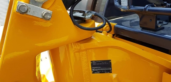 KOMATSU PC40MR-3 year2013 เก่านอกสภาพดี เครื่องยนต์4D88E เดินเรียบทำงานคล่องตัว พร้อมไลน์เจาะ ช่วงล่างดีเฟรมสวย ใบเต็มข้อเต็ม เดินนิ่มวิ่งได้  ทำงาน6000hr ราคา680,000พร้อมเช็คระบบทั้งคัน สนใจติดต่อ 083-4355829, 092-9938255  หรือกดไปที่ลิ้งค์้เพื่อสอบ