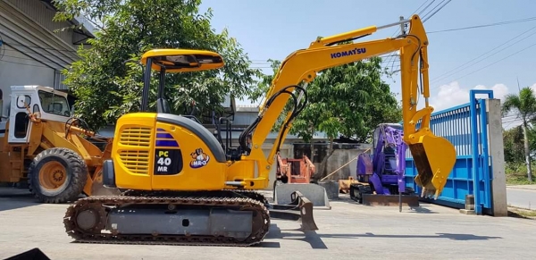 KOMATSU PC40MR-3 year2013 เก่านอกสภาพดี เครื่องยนต์4D88E เดินเรียบทำงานคล่องตัว พร้อมไลน์เจาะ ช่วงล่างดีเฟรมสวย ใบเต็มข้อเต็ม เดินนิ่มวิ่งได้  ทำงาน6000hr ราคา680,000พร้อมเช็คระบบทั้งคัน สนใจติดต่อ 083-4355829, 092-9938255  หรือกดไปที่ลิ้งค์้เพื่อสอบ