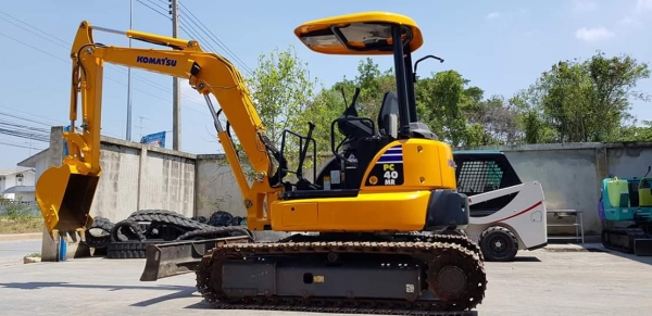 KOMATSU PC40MR-3 year2013 เก่านอกสภาพดี เครื่องยนต์4D88E เดินเรียบทำงานคล่องตัว พร้อมไลน์เจาะ ช่วงล่างดีเฟรมสวย ใบเต็มข้อเต็ม เดินนิ่มวิ่งได้  ทำงาน6000hr ราคา680,000พร้อมเช็คระบบทั้งคัน สนใจติดต่อ 083-4355829, 092-9938255  หรือกดไปที่ลิ้งค์้เพื่อสอบ