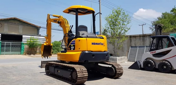 KOMATSU PC40MR-3 year2013 เก่านอกสภาพดี เครื่องยนต์4D88E เดินเรียบทำงานคล่องตัว พร้อมไลน์เจาะ ช่วงล่างดีเฟรมสวย ใบเต็มข้อเต็ม เดินนิ่มวิ่งได้  ทำงาน6000hr ราคา680,000พร้อมเช็คระบบทั้งคัน สนใจติดต่อ 083-4355829, 092-9938255  หรือกดไปที่ลิ้งค์้เพื่อสอบ