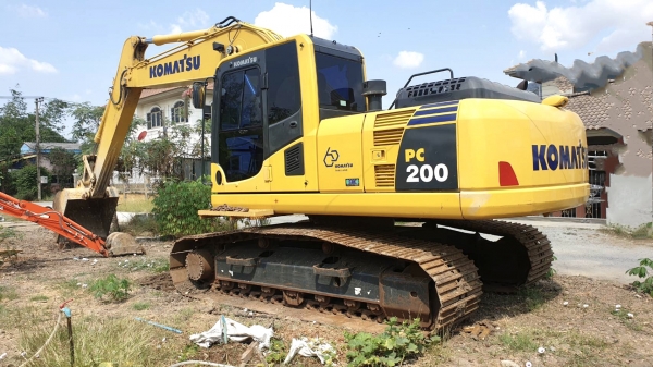 2,900,000&rdquo;เเบคโฮ KOMATSU Pc200-8Mo สวยพร้อมใช้