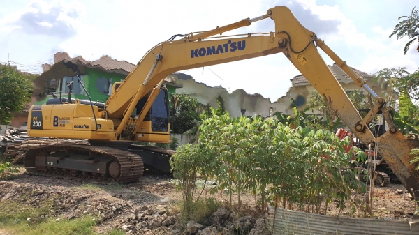 2,900,000&rdquo;เเบคโฮ KOMATSU Pc200-8Mo สวยพร้อมใช้