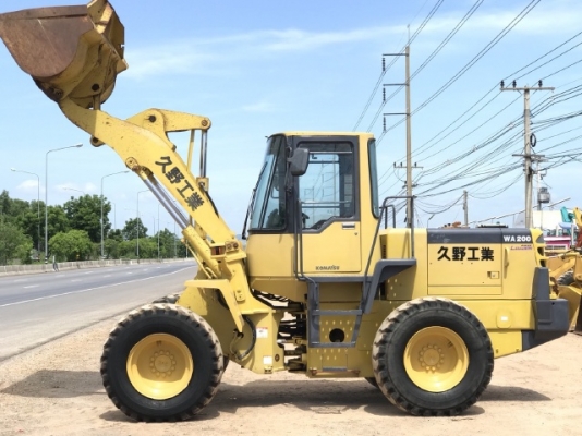 ขายรถตักล้อยาง KOMATSU WA200-3 รถนอกนำเข้าจากญี่ปุ่น สภาพสวยพร้อมใช้ มีVDOการทำงานครับ