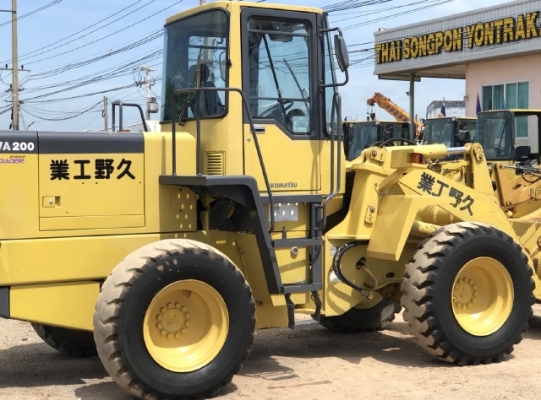 ขายรถตักล้อยาง KOMATSU WA200-3 รถนอกนำเข้าจากญี่ปุ่น สภาพสวยพร้อมใช้ มีVDOการทำงานครับ